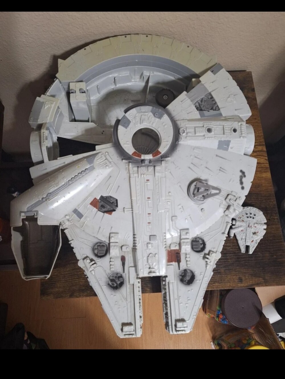 Cool Vintage 2004 Hasbro Star Wars Millennium Falcon Ship 2004 Incomplete. Works